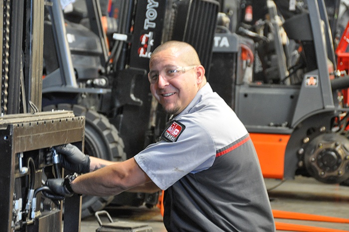 Dịch vụ sửa chữa xe nâng tại Sóng Thần, Bình Dương của Tân Á