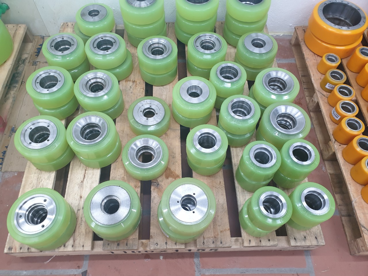Bánh xe nâng điện tại Đồng Nai